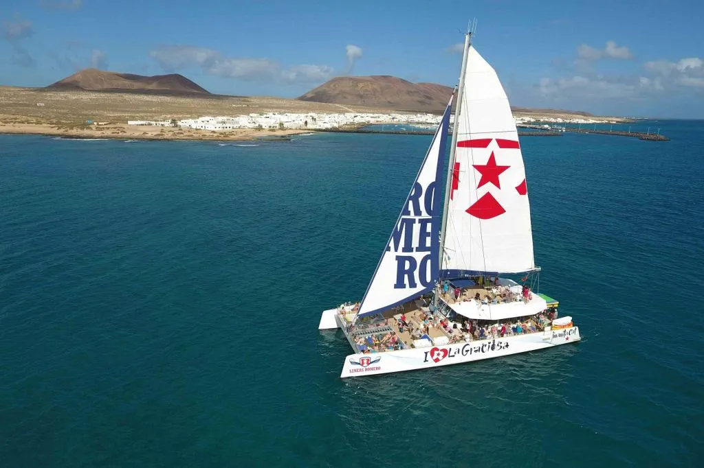 La Graciosa: Passeio de barco guiado + Ferry + Transfer de Lanzarote