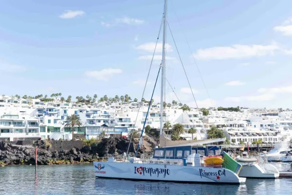 Lanzarote: Sunset Catamaran Cruise + Transfer + Snacks & Drink