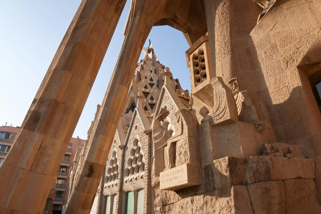 Sagrada Familia: Fast Track Ticket + Private Guided Tour