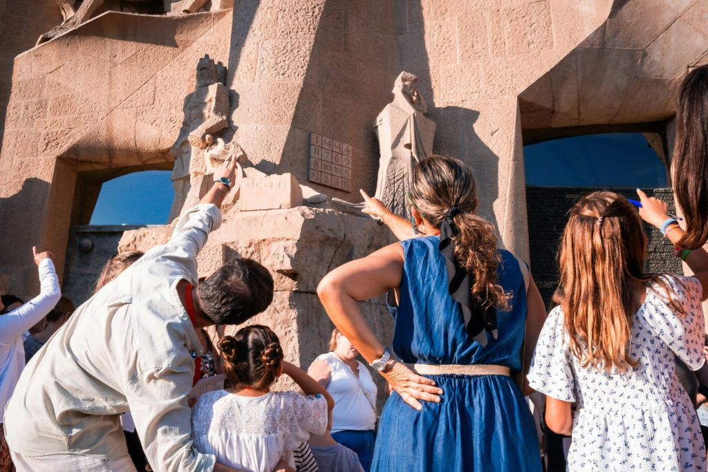 Sagrada Familia: Fast Track Ticket + Private Guided Tour