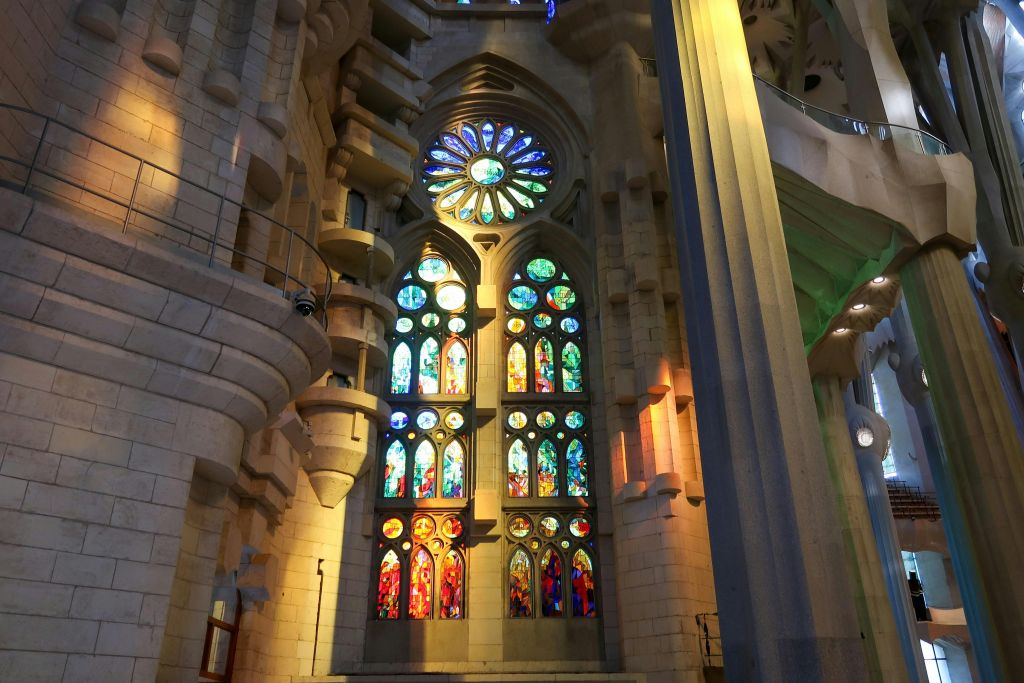 Sagrada Familia: Fast Track Ticket + Private Guided Tour