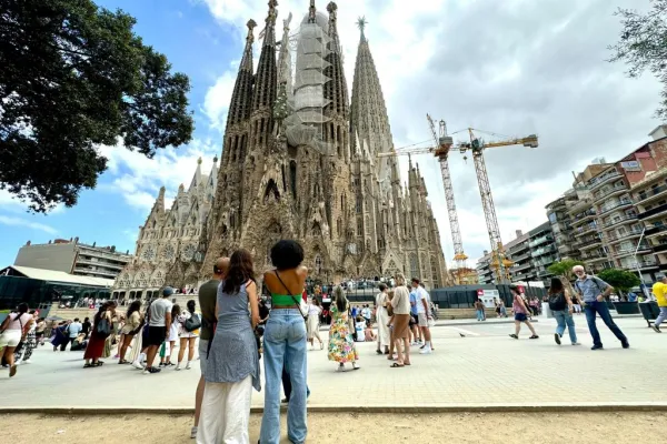Sagrada Familia: Entrada de acceso rápido + Tour guiado privado