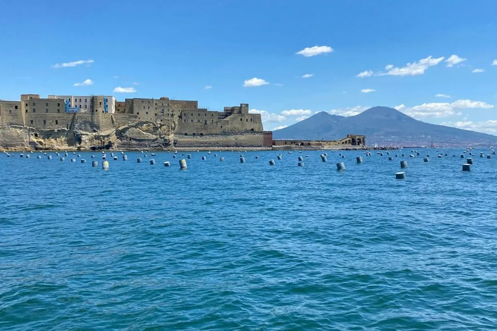 Napoli: Tour in barca + sosta bagno + guida audio