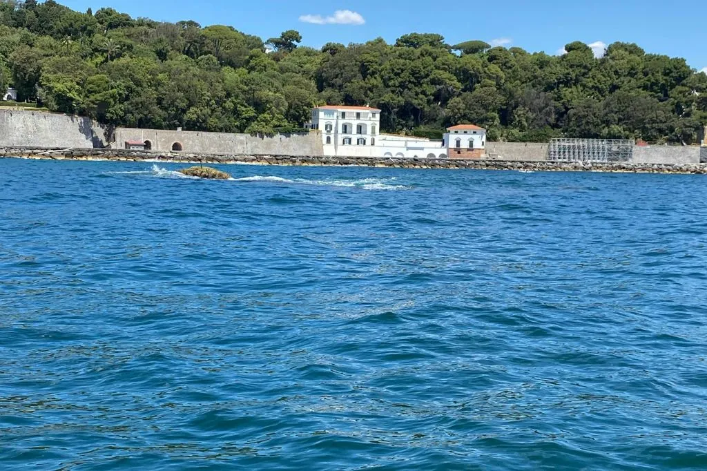 Napoli: Tour in barca + sosta bagno + guida audio