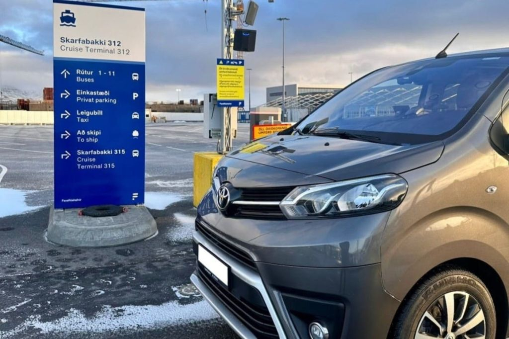 Reykjavik: Transfer Privado do Terminal de Cruzeiros de Skarfabakki para o Aeroporto de Keflavik