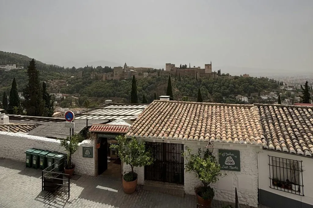 Granada: Guided Bus Tour