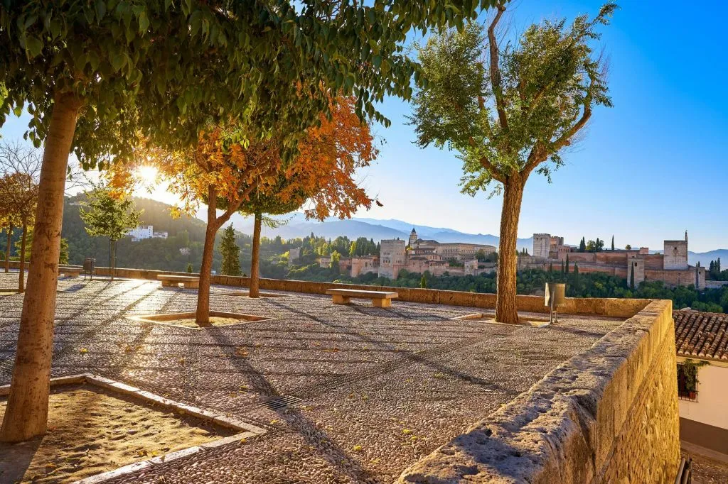 Granada: Guided Bus Tour