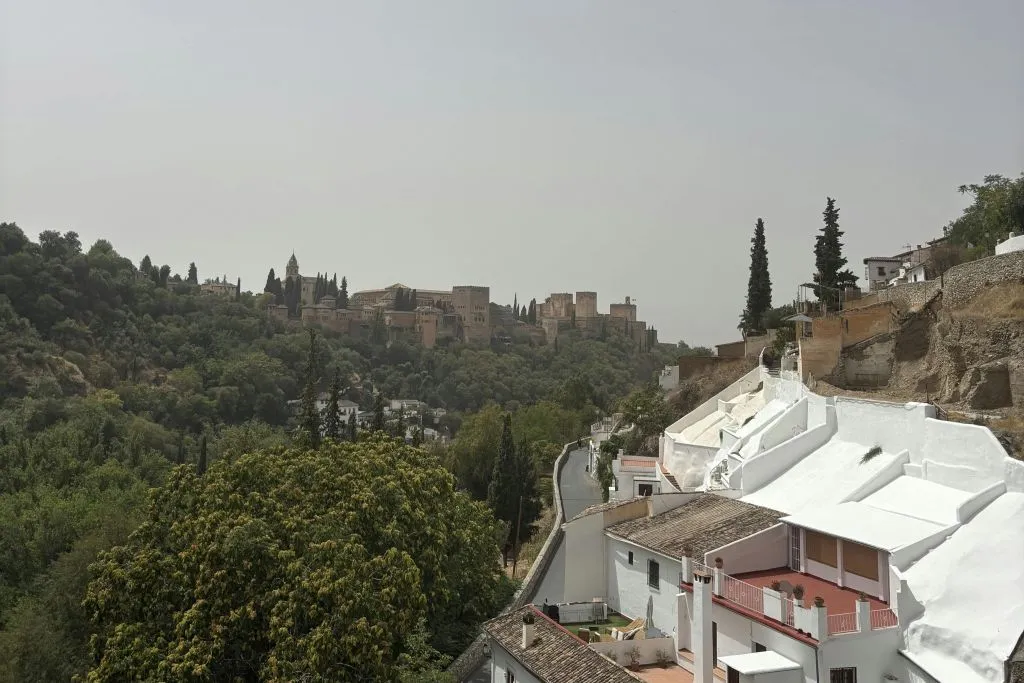 Granada: Guided Bus Tour
