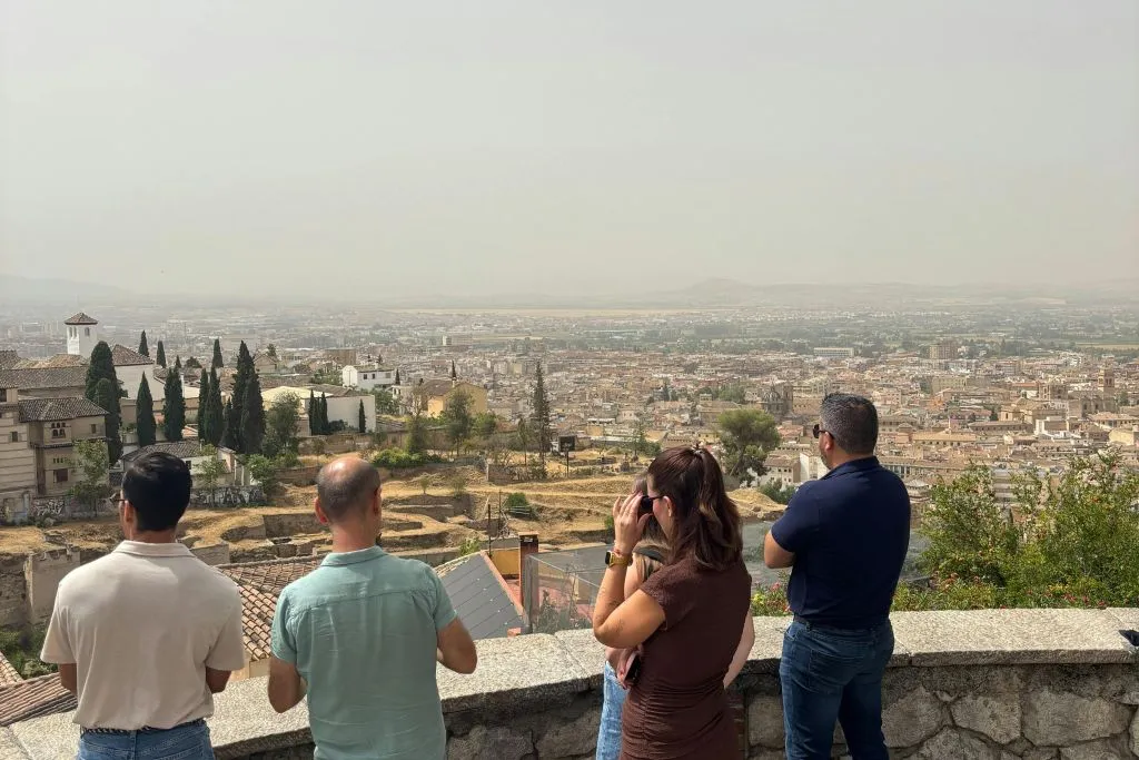 Granada: Guided Bus Tour
