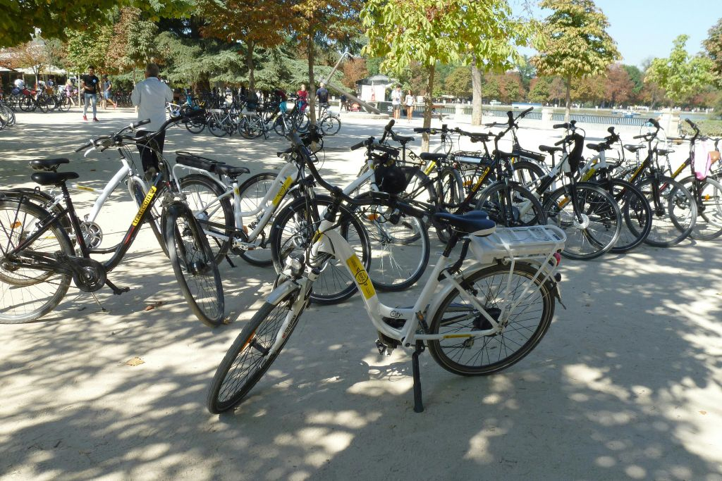 Madrid: Golden Triangle of Art & El Retiro Park Guided E-Bike Tour