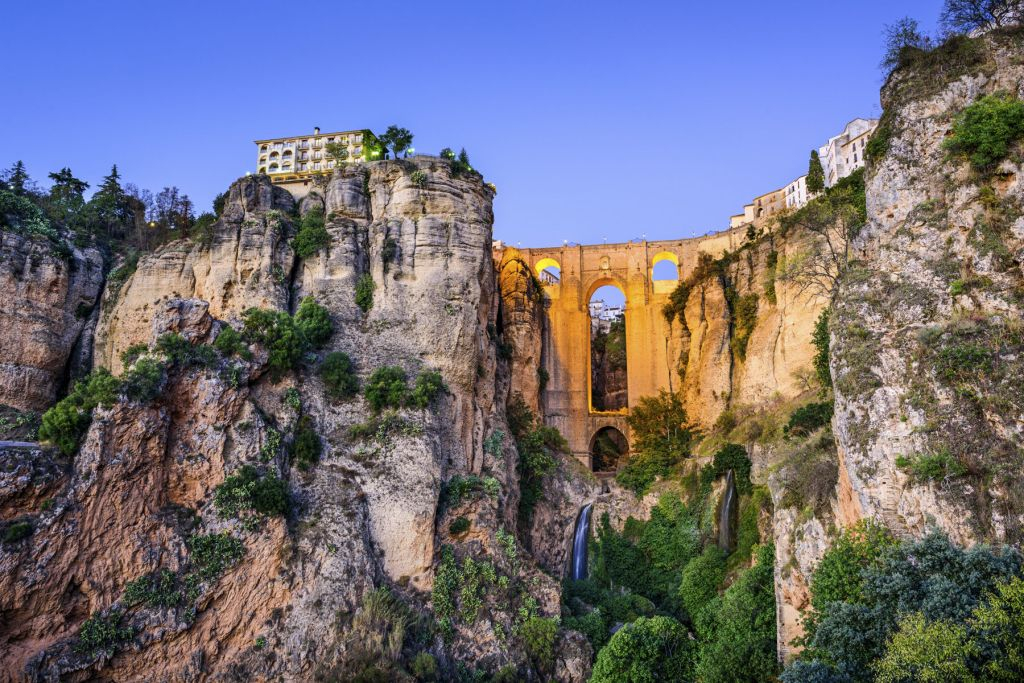 Ronda & Setenil de las Bodegas from Málaga: Guided Group Tour