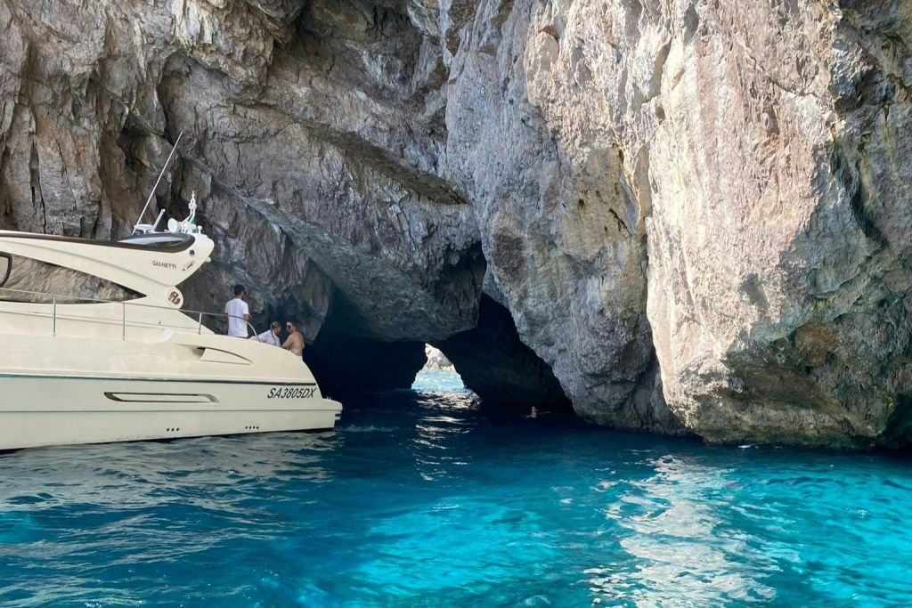 Capri: tour in barca al tramonto con bevande