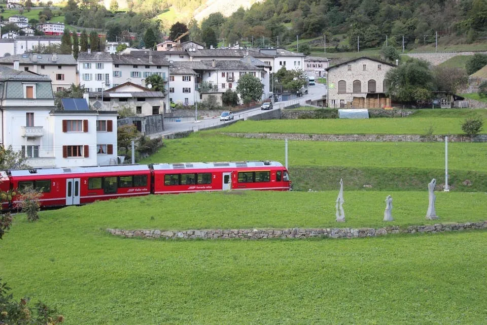 St. Moritz e Tirano: Gita di un giorno da Milano + biglietto del treno del Bernina