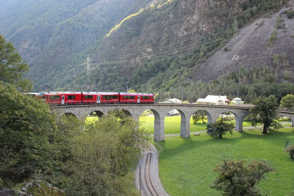 St. Moritz e Tirano: Gita di un giorno da Milano + biglietto del treno del Bernina