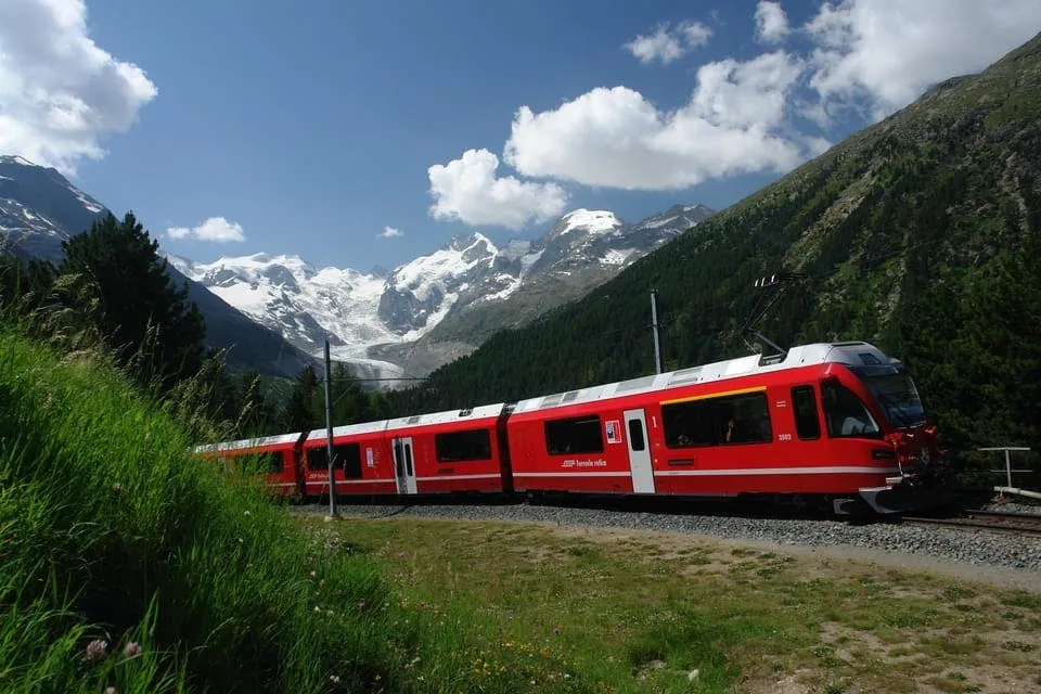 St. Moritz e Tirano: Gita di un giorno da Milano + biglietto del treno del Bernina