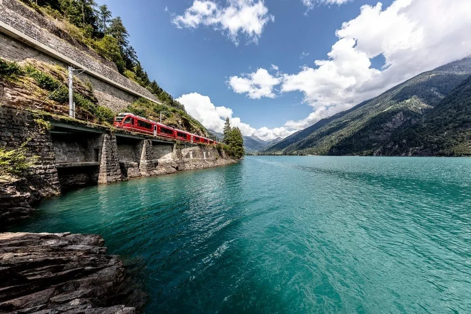 St. Moritz e Tirano: Gita di un giorno da Milano + biglietto del treno del Bernina