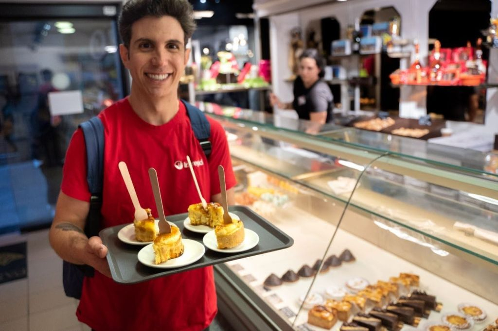 Barcelona: Small Group Guided Tapas & Wine Tour