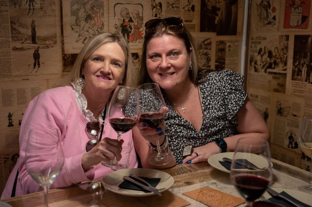 Barcelona: Small Group Guided Tapas & Wine Tour