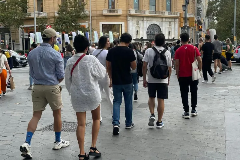 Barcelona: Small Group Guided Walking Tour + Tapas & Drink