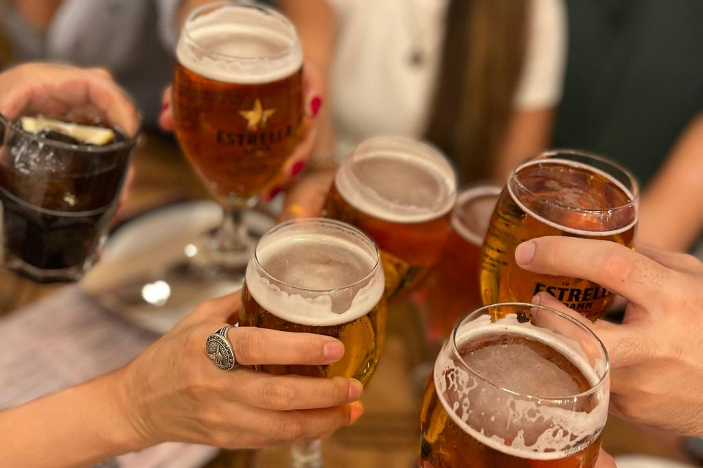 Barcelona: Small Group Guided Walking Tour + Tapas & Drink