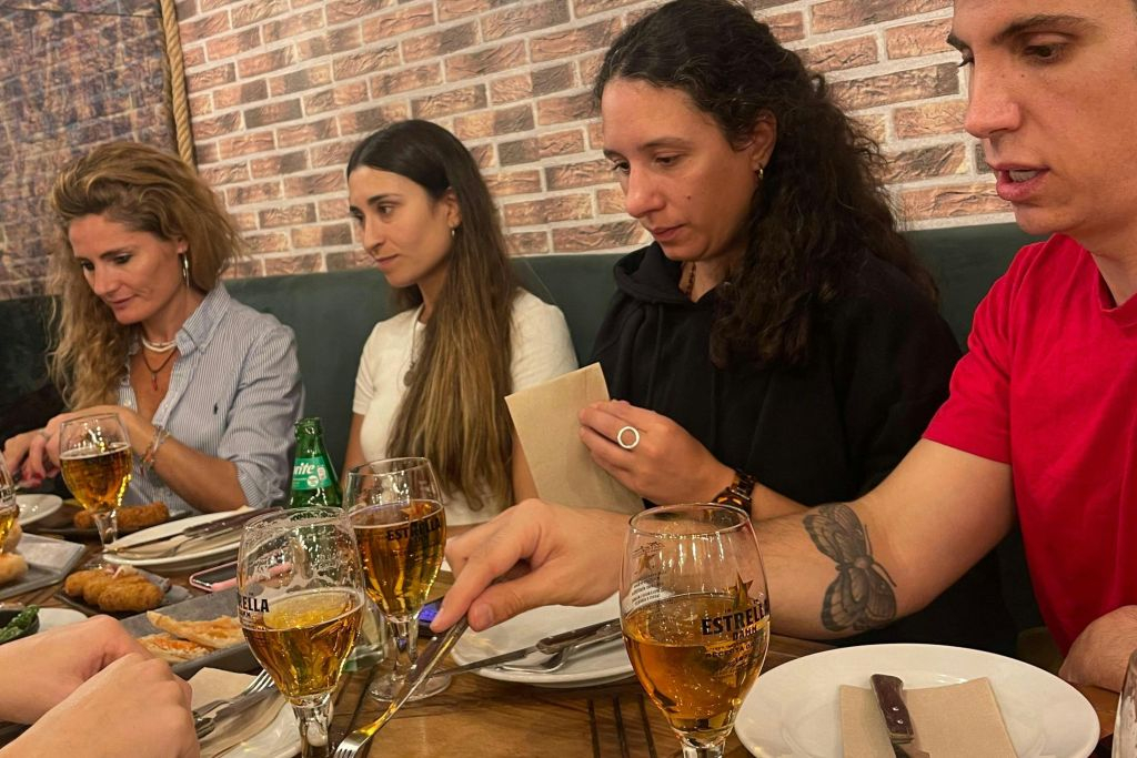 Barcelona: Small Group Guided Walking Tour + Tapas & Drink