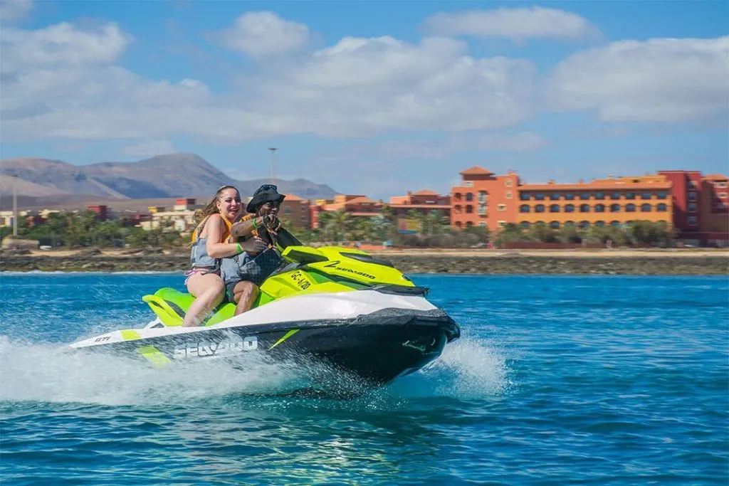 Castillo Caleta de Fuste: Experiencia guiada en circuito de motos acuáticas