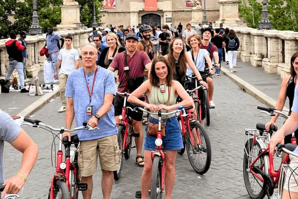 Roma: Tour guidato serale in bicicletta
