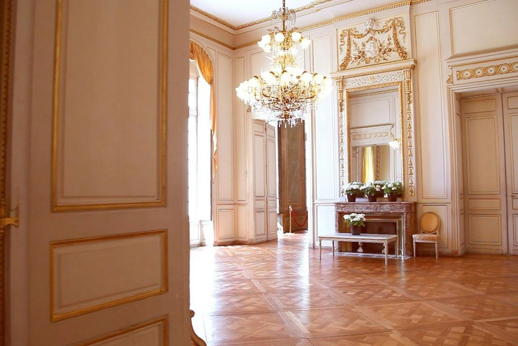 Bordeaux: Palais Rohan Guided Tour in French