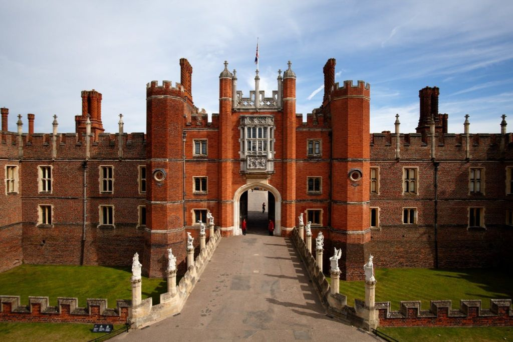 Hampton Court Palace, Gardens & Maze: Entry Ticket + Audio Guide