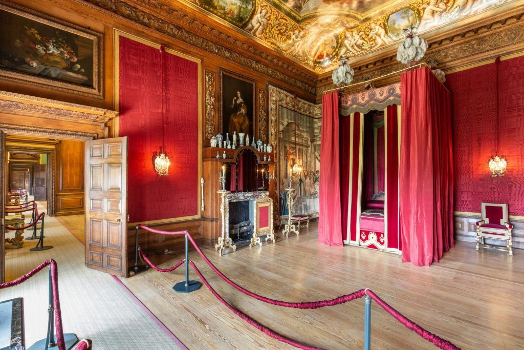 Hampton Court Palace, Gardens & Maze: Entry Ticket + Audio Guide