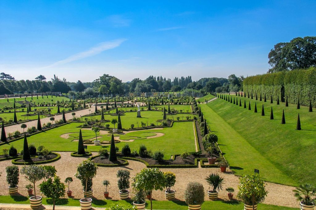 Hampton Court Palace, Gardens & Maze: Entry Ticket + Audio Guide