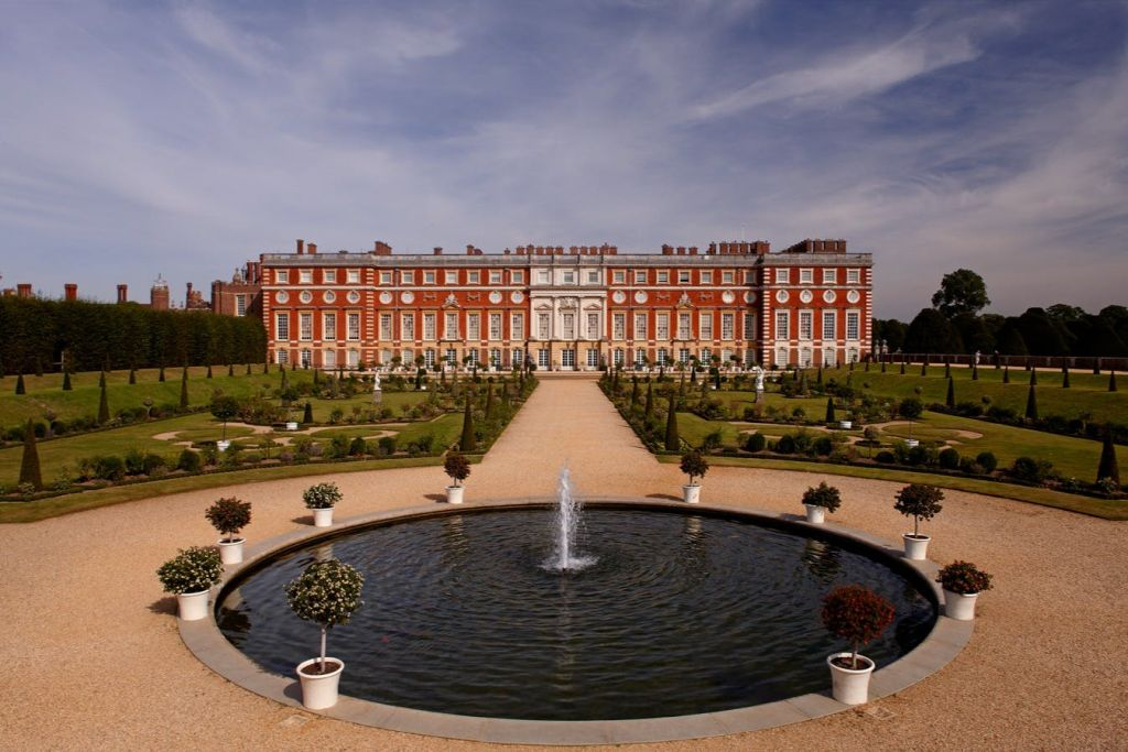 Hampton Court Palace, Gardens & Maze: Entry Ticket + Audio Guide