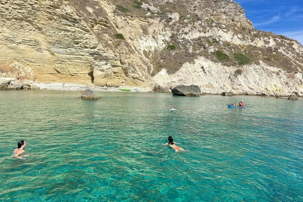 Cagliari: Tour guidato in barca + soste per nuotare + snorkeling + bicchiere di Prosecco