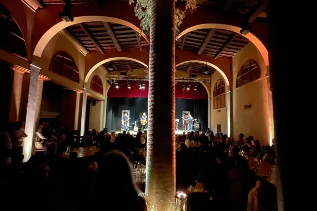 Firenze: Cena e spettacolo al Teatro del Sale