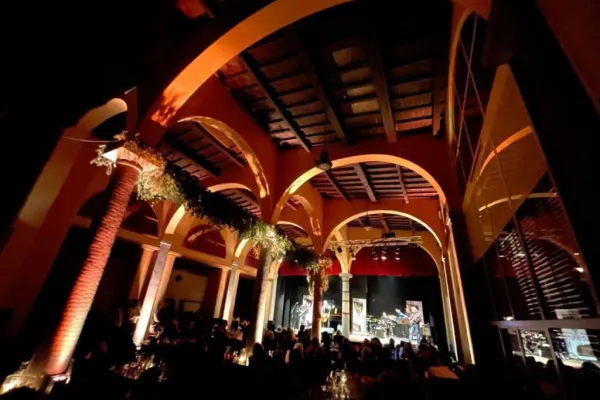 Firenze: Cena e spettacolo al Teatro del Sale