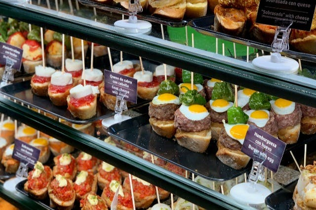 Barcelona: Guided Tapas Tasting Tour + Drinks
