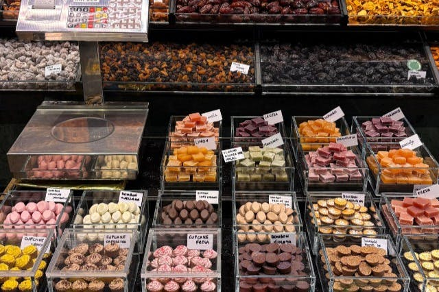 Barcelona: Guided Tapas Tasting Tour + Drinks