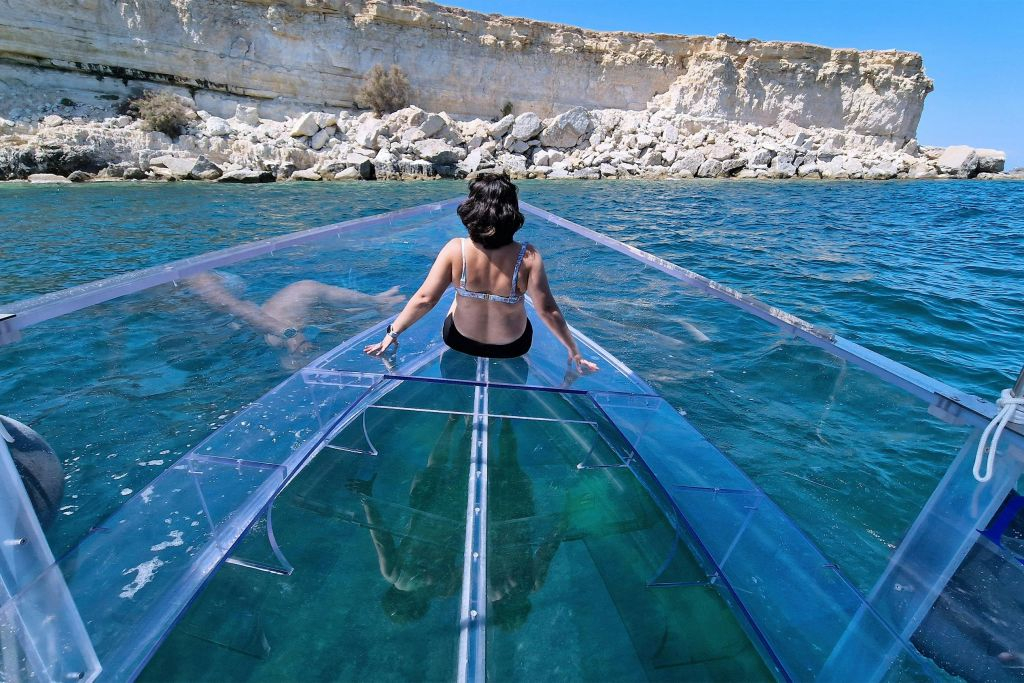 Siracusa: Excursión en Barco Transparente por la Costa y las Cuevas Marinas + Parada para Nadar