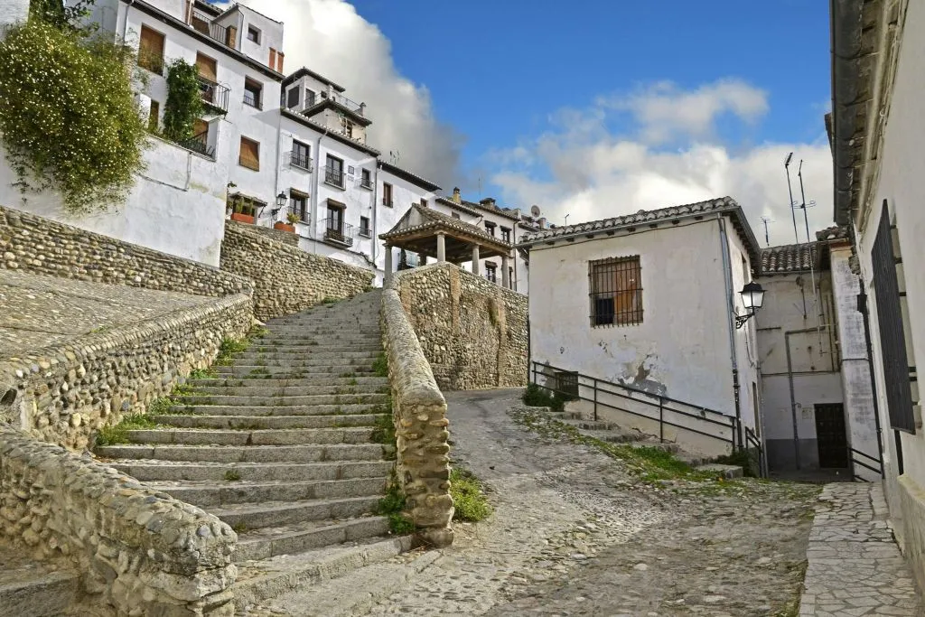 Granada: City Center & Albaicín Guided Walking Tour
