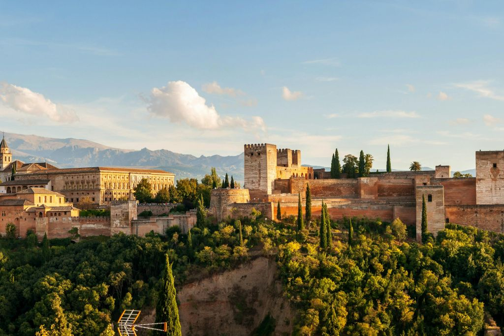 Granada: City Center & Albaicín Guided Walking Tour