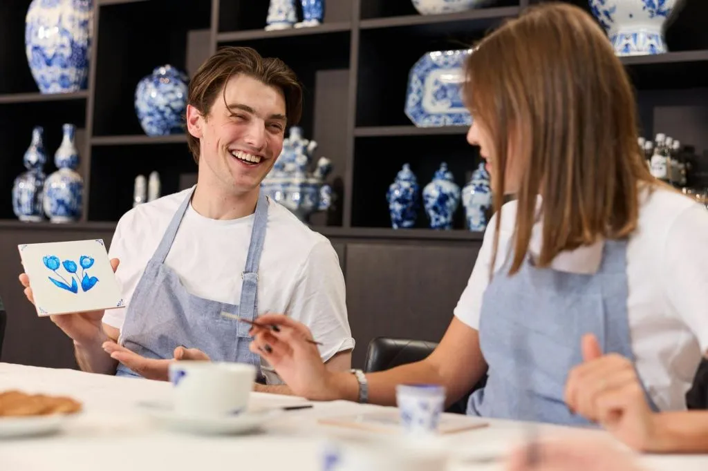 Amsterdam : Atelier de peinture sur carreaux bleus hollandais
