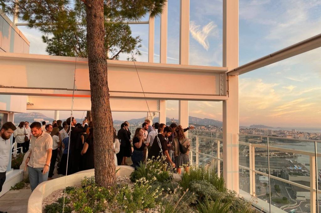 Sky Centre Marseille: Acesso ao 30º andar
