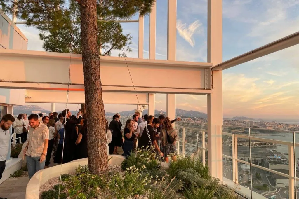 Sky Centre Marseille : Accès au 30ème étage