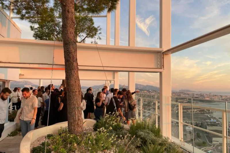 Sky Centre Marseille : Accès au 30ème étage