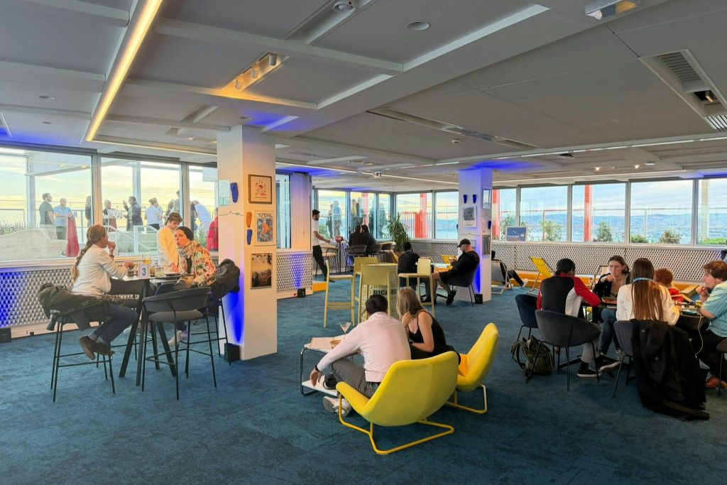 Sky Centre Marseille : Accès au 30ème étage