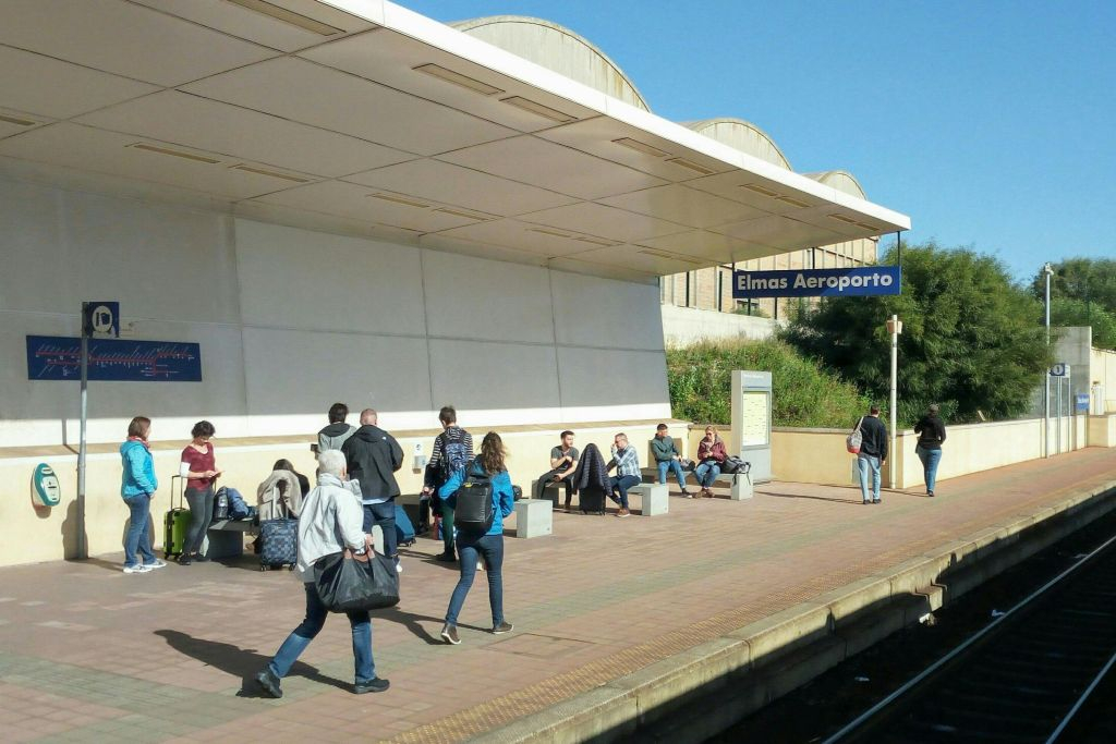 Cagliari : Transfert en train aller simple de la gare de Cagliari à l'aéroport d'Elmas