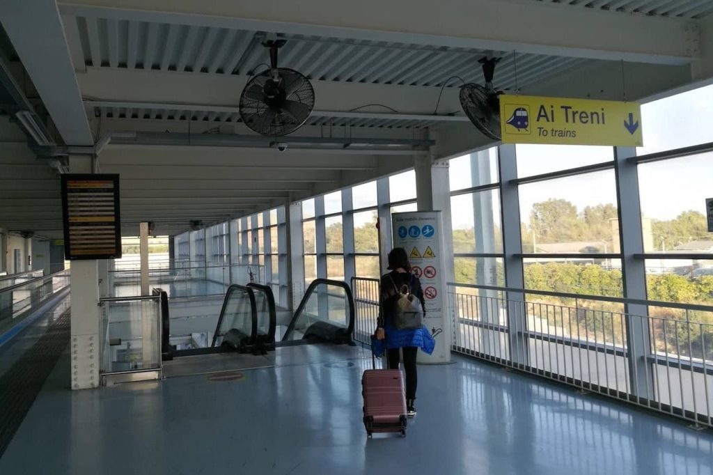 Cagliari : Transfert en train aller simple de la gare de Cagliari à l'aéroport d'Elmas