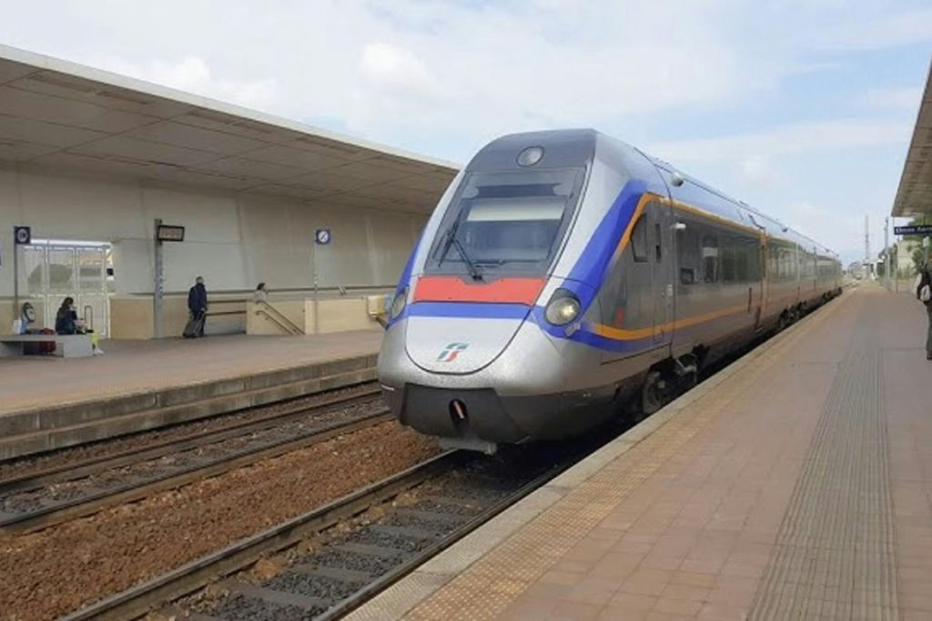 Cagliari: Trasferimento in treno di sola andata dalla stazione di Cagliari all'aeroporto di Elmas
