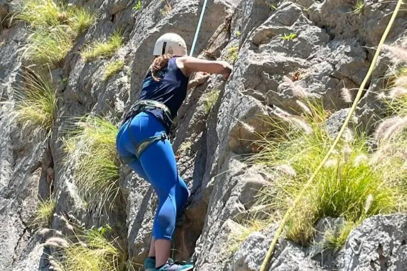 Mondello: Avventura di arrampicata su roccia + trasferimento di andata e ritorno
