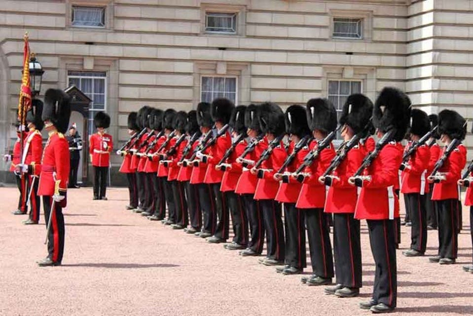 London: Westminster Private Walking Tour + Changing of the Guard + Hotel Pickup